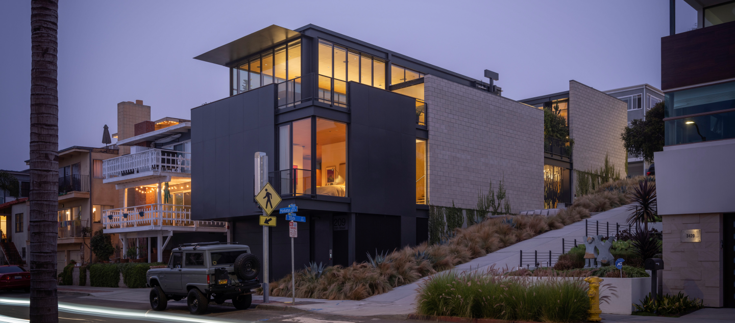 Manhattan Beach Residence, built by Dowbuilt in Southern California